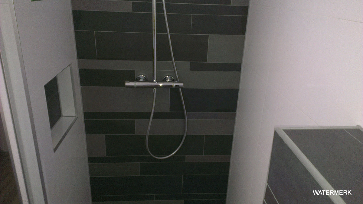Wij komen altijd langs om de situatie te bekijken en uw wensen te Kleine Vierkante Badkamer ~ Wij komen altijd langs om de situatie te bekijken en uw wensen te